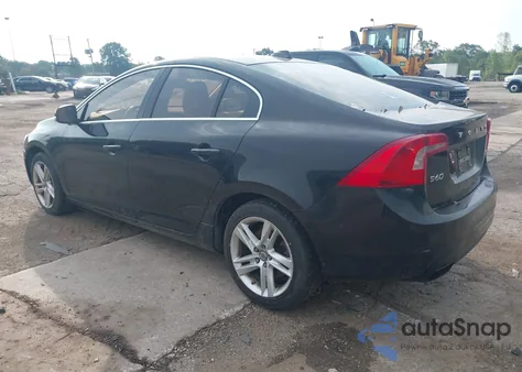 2014 Volvo S60 T5 z USA, uszkodzony, nr VIN YV1612FS3E2277713